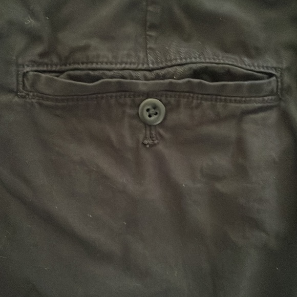 Uniqlo Men’s Black Bermuda Shorts (Waist 30-33) - Picture 4 of 7